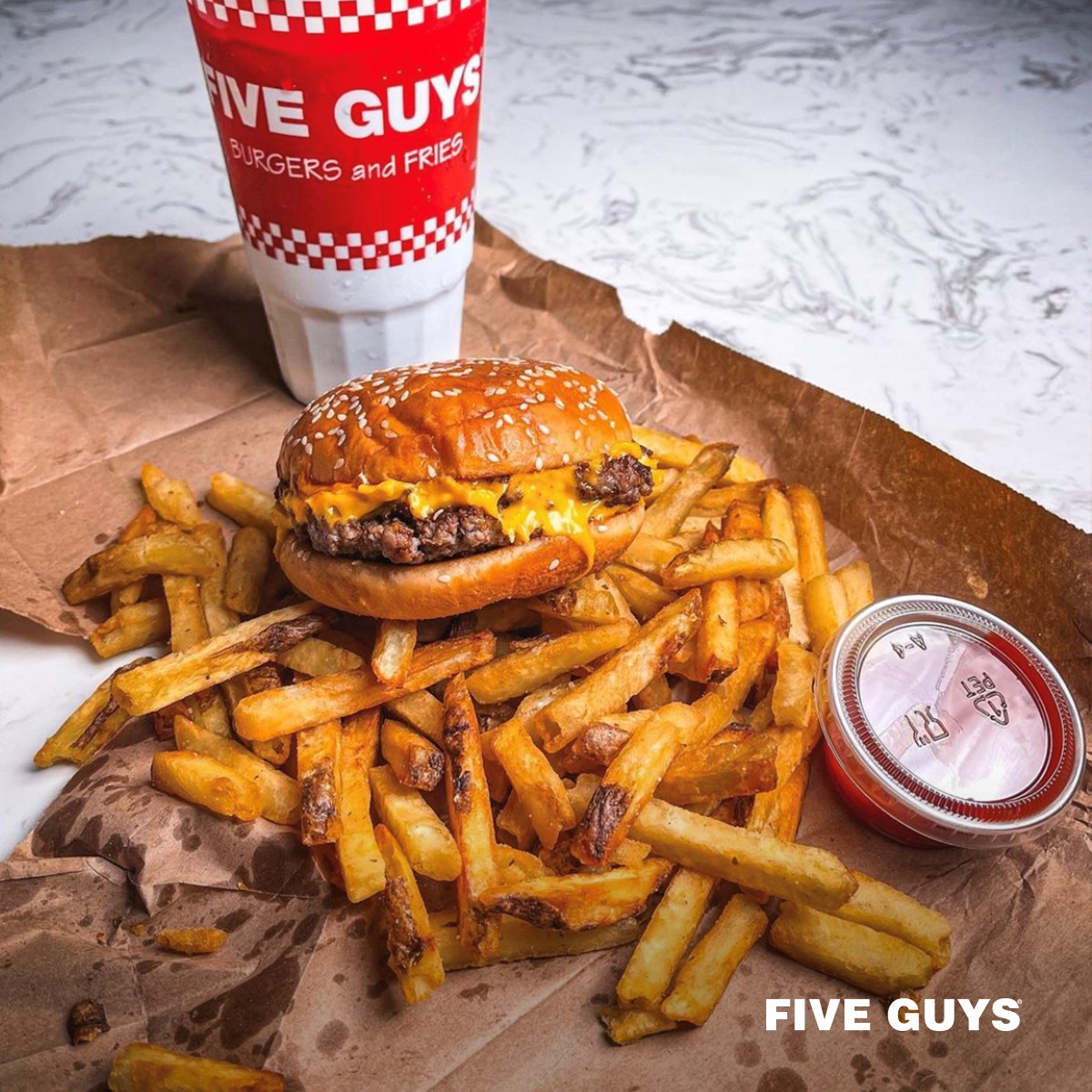 Five Guys Elizabethtown: Cheeseburger, hot dog, fries, and milkshakes in  Elizabethtown